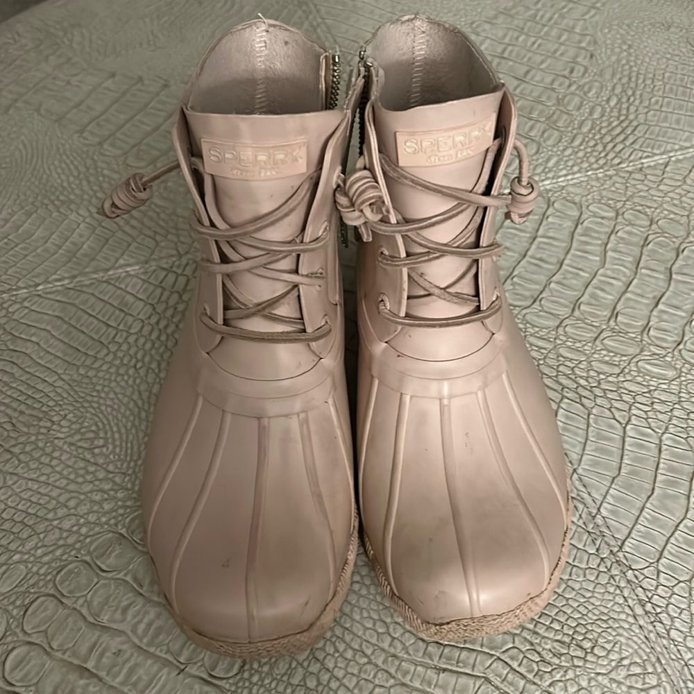 Blush pink sperrys. Size 6.5 in used condition.Very comfortable and waterproof.